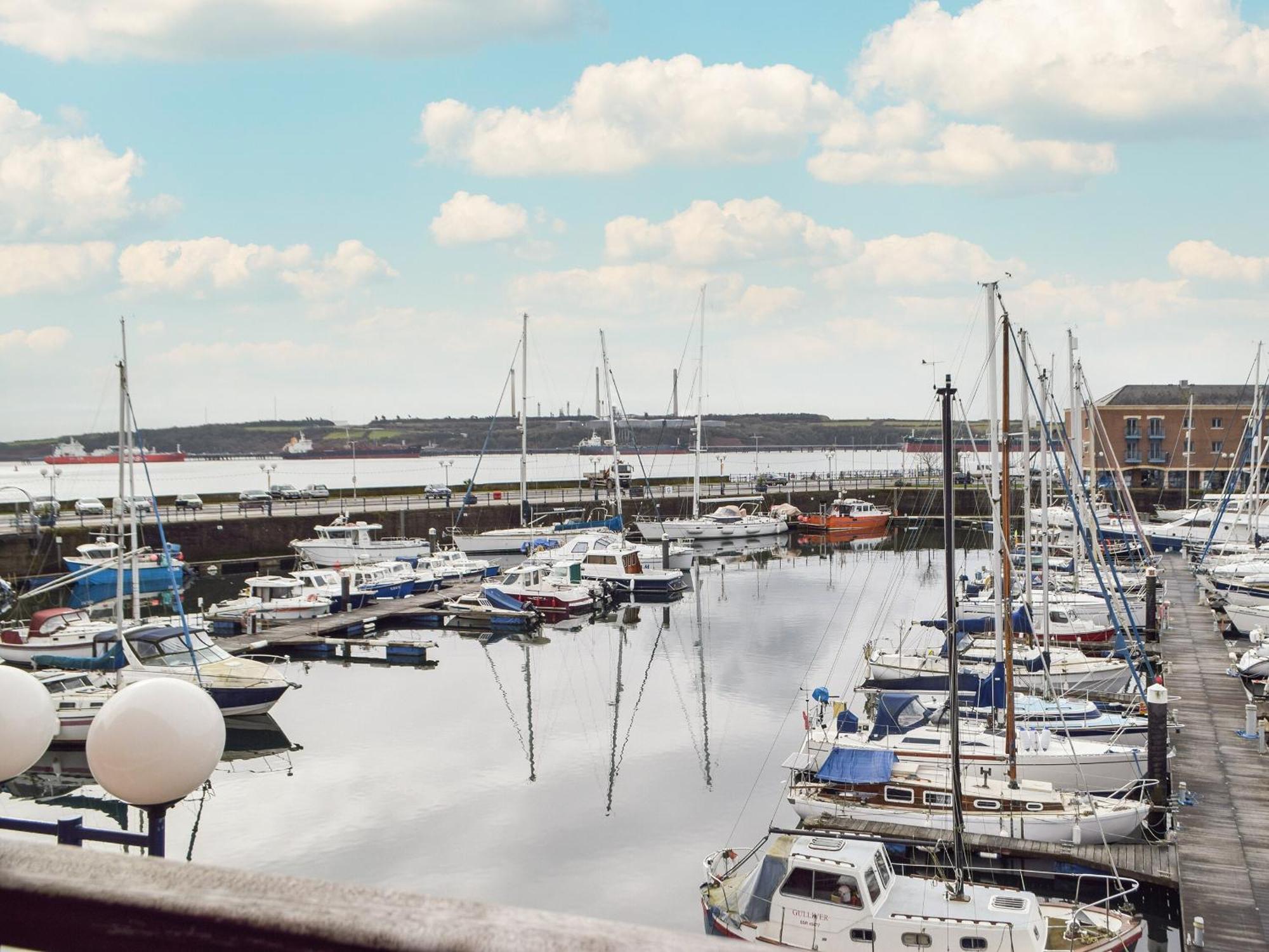 Sovereign House Milford Haven Exterior photo
